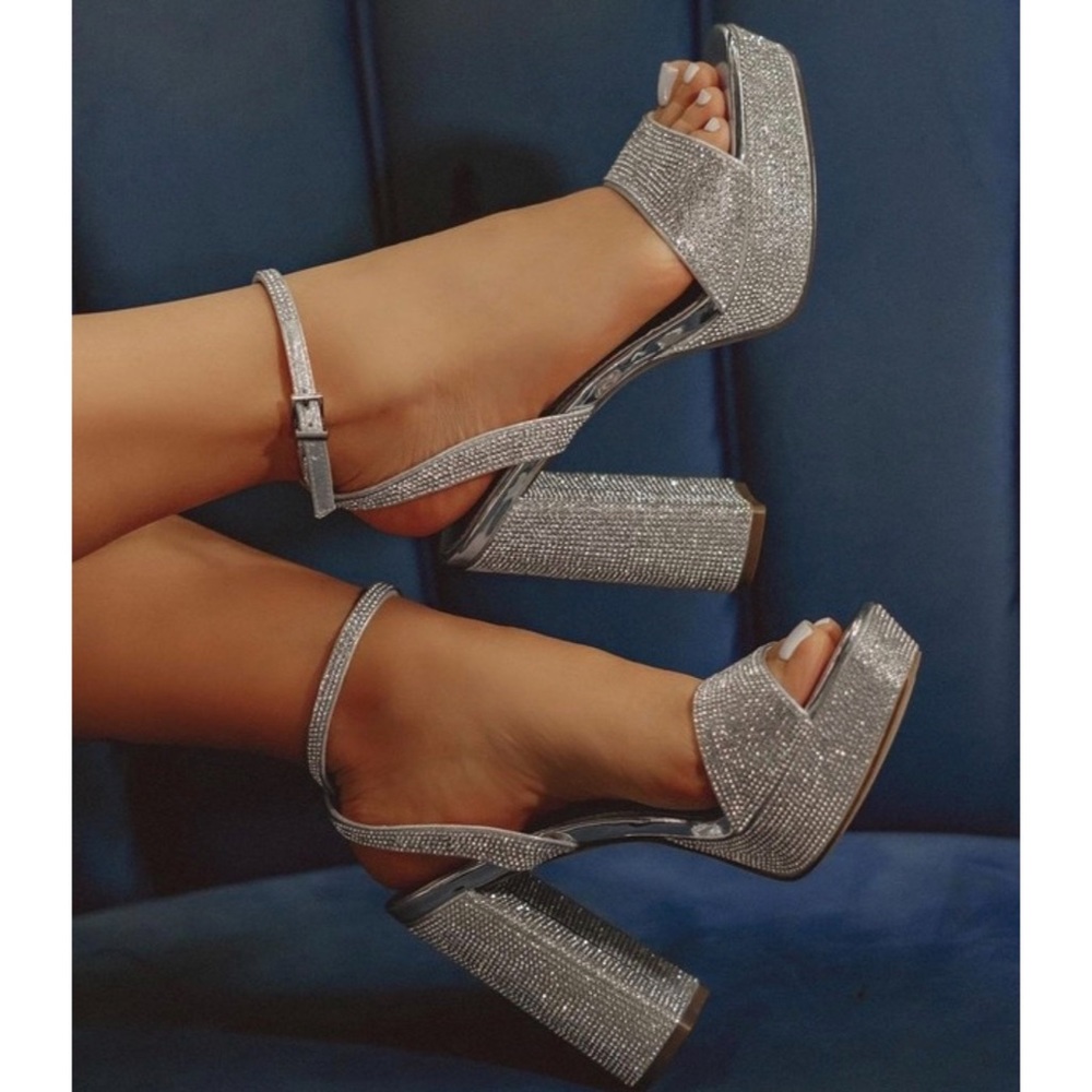 NWT!! RHINESTONE PLATFORM SILVER HEELS WITH ANKLE STRAP SIZE 6